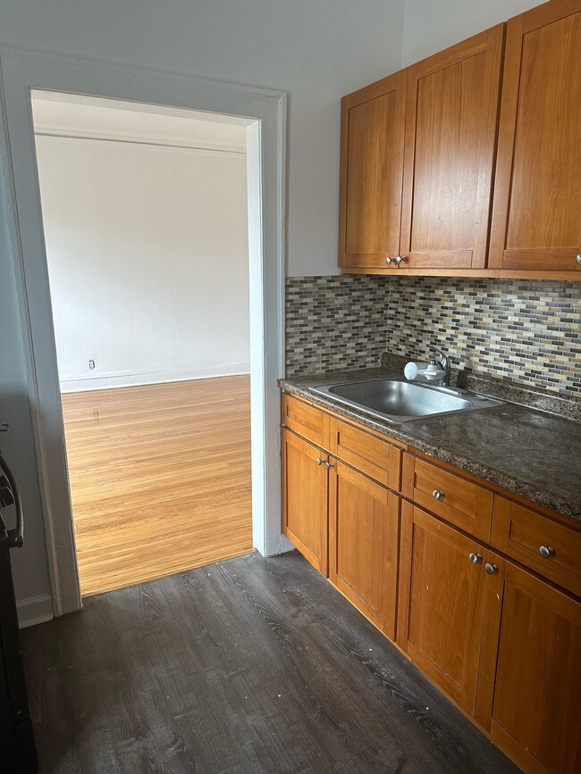 Building Photo - 6851 S Crandon Ave