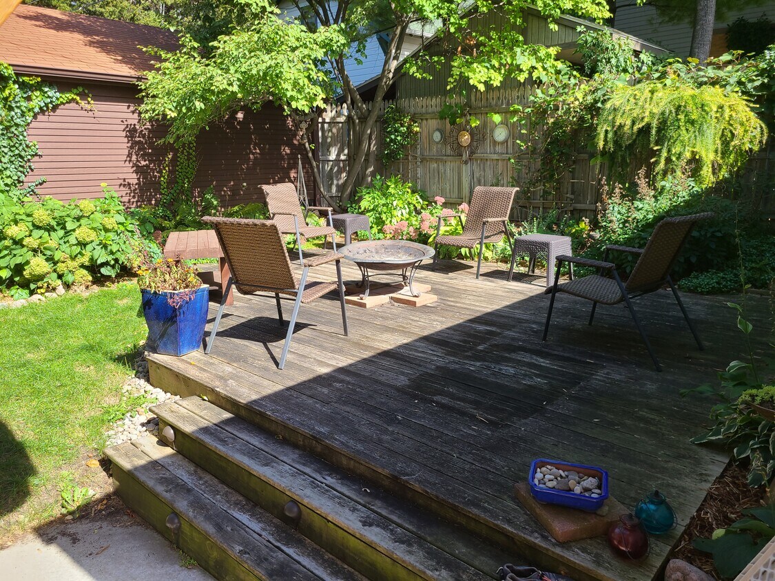 Primary Photo - 1544 N 50th Pl