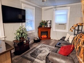 Building Photo - 4210 Deadwyler Dr