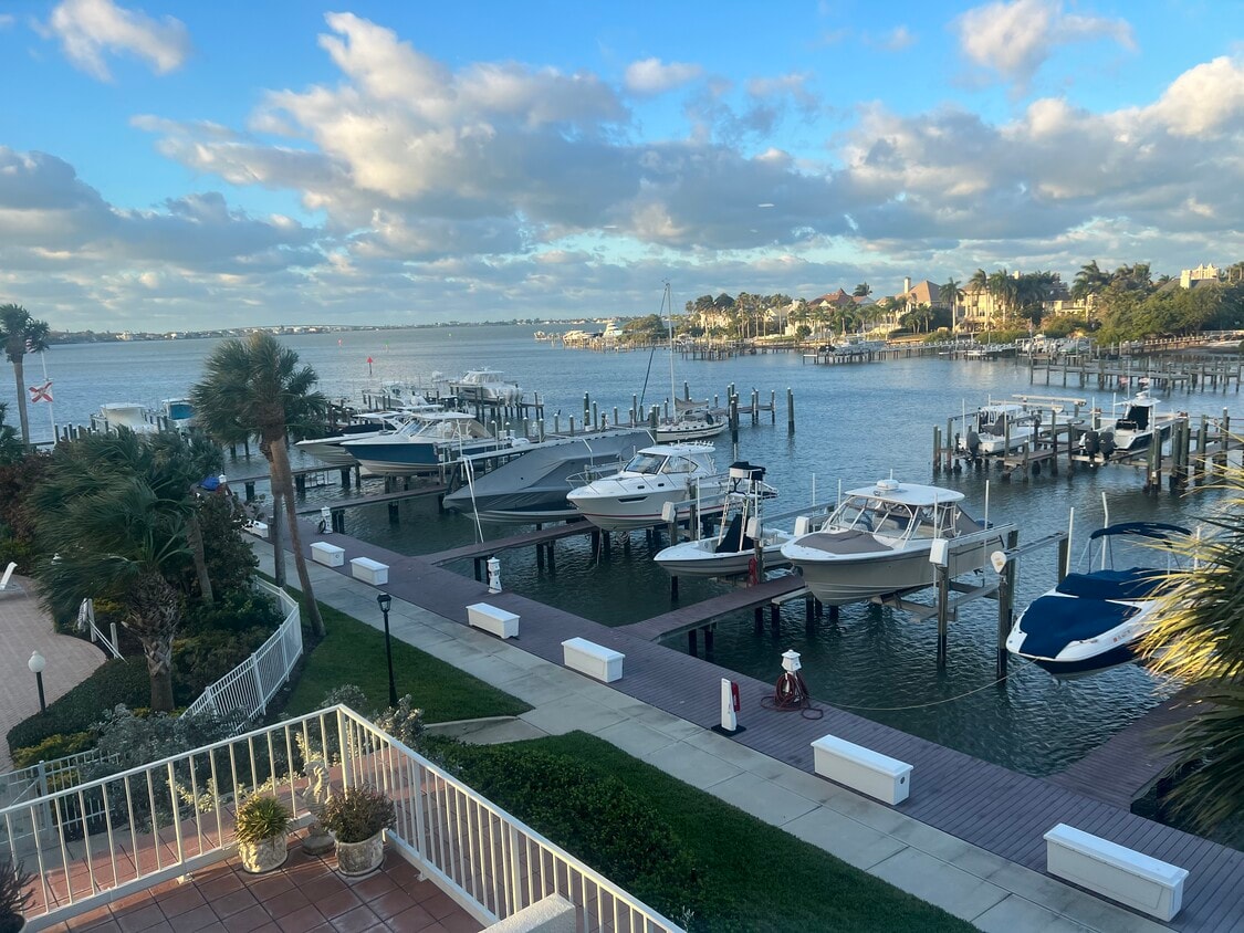 1 Seaside Ln Unit Apt 203, Belleair, FL 33756 Apartments in Belleair