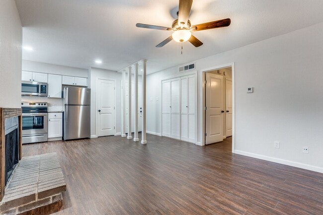 Foto del edificio - Creekside Condominumums