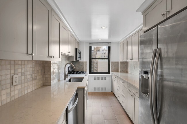 Building Photo - 135 E 54th St