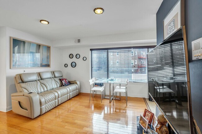 Foto del edificio - 7420 JFK Blvd E