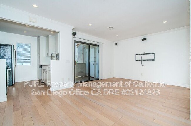 Building Photo - 10325 Azuaga St
