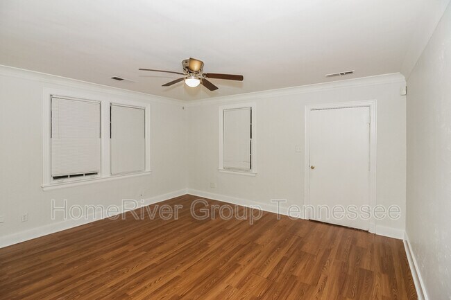 Foto del edificio - 1677 Walker Ave