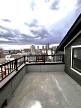 Building Photo - 426-423 3 Ave NE