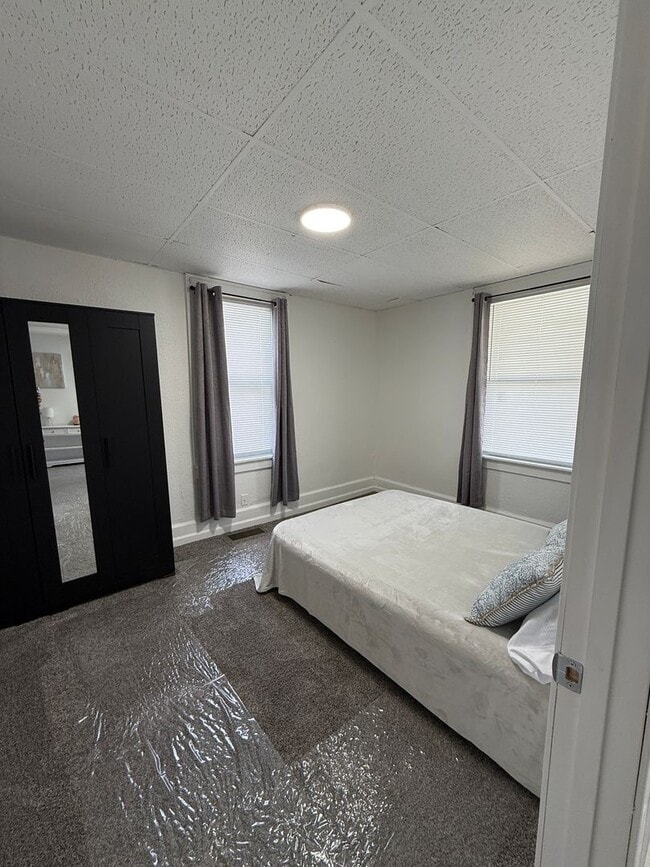 Building Photo - 1235 N 8th St