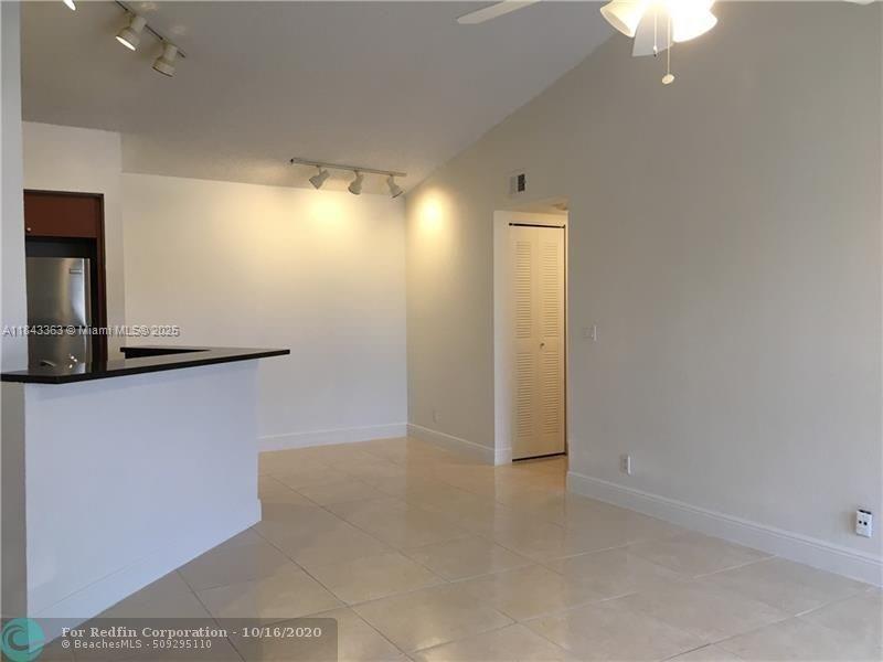 Foto del edificio - 3360 Pinewalk Dr N
