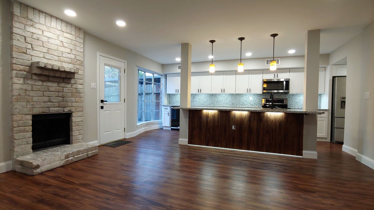 Primary Photo - Breathtaking townhome in Memorial Club!