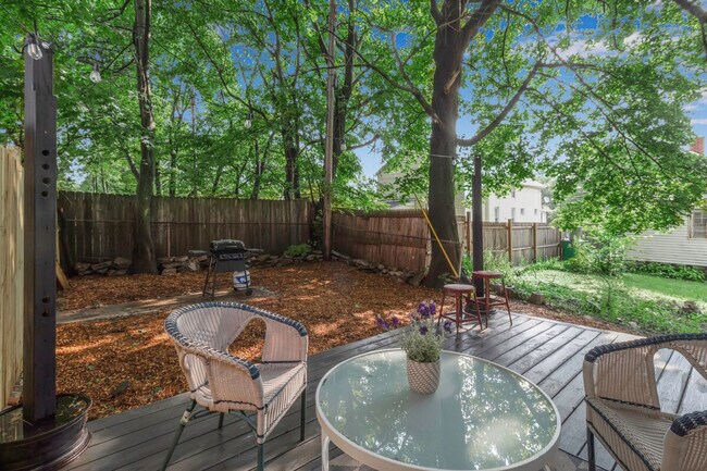 Foto del edificio - 196 Maple St