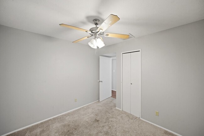 Foto del edificio - 6811 Tara Blue Ridge Dr