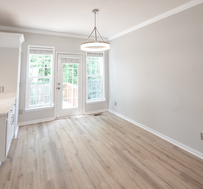 Foto del edificio - Room in Townhome on Duvalla Ave