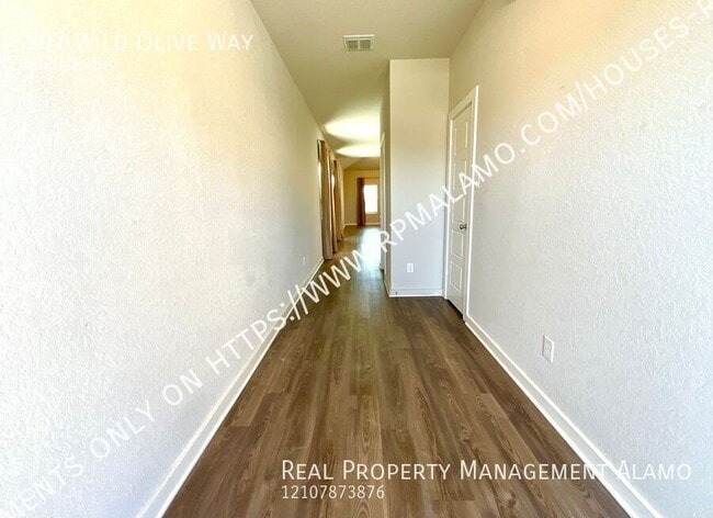 Building Photo - 507 Wild Olive Wy