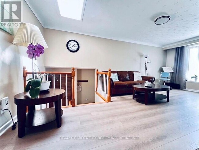 Photo du bâtiment - 73 Lakeshore Rd