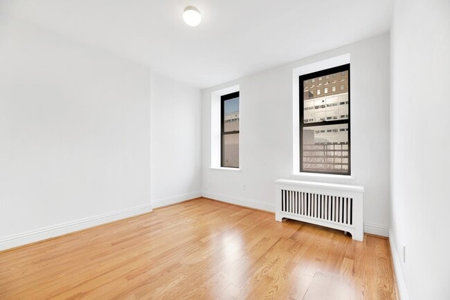 Building Photo - 426 W 49th St