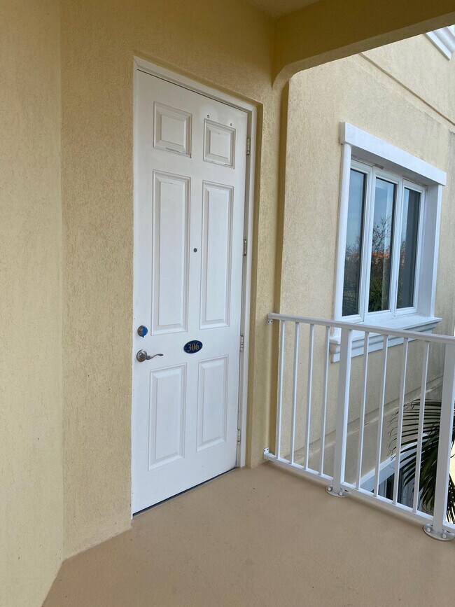 Foto del edificio - 32 Harbour Isle Dr W