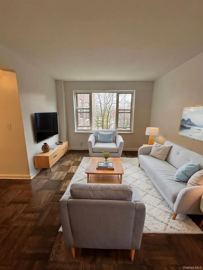 Foto del edificio - 230 Pelham Rd