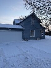 Building Photo - 706 Springen Ave
