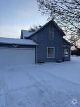 Building Photo - 706 Springen Ave