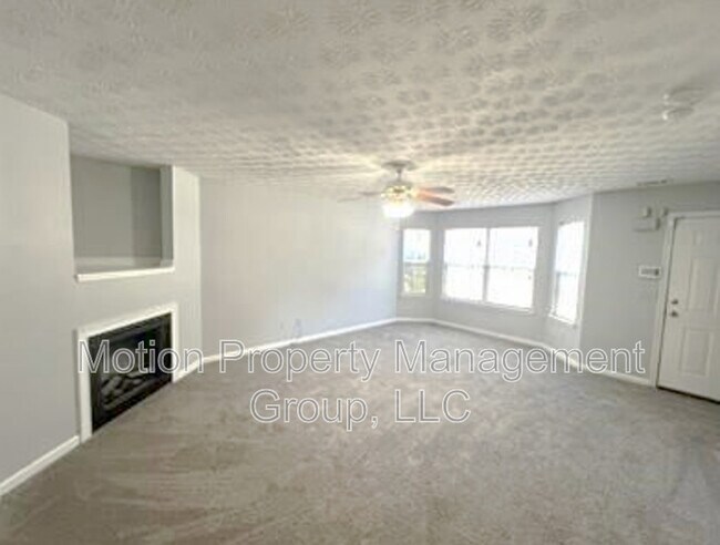 Foto del edificio - 5556 Pineridge Ct