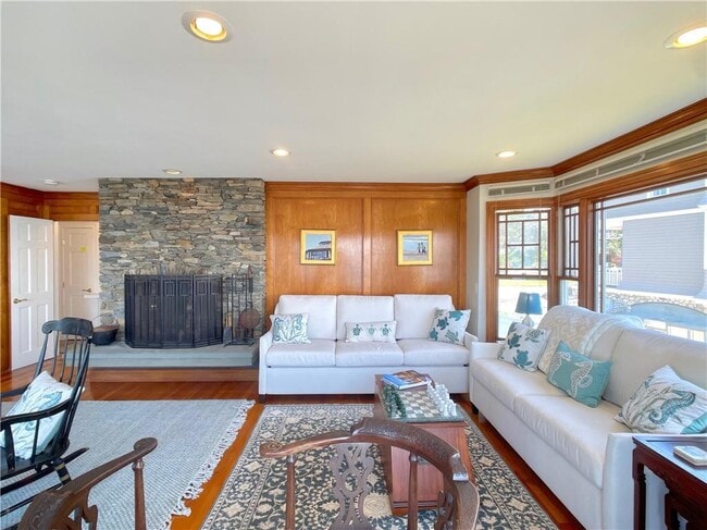 Foto del edificio - 83 Shore Dr