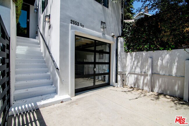 Foto del edificio - 2553 Glen Green St