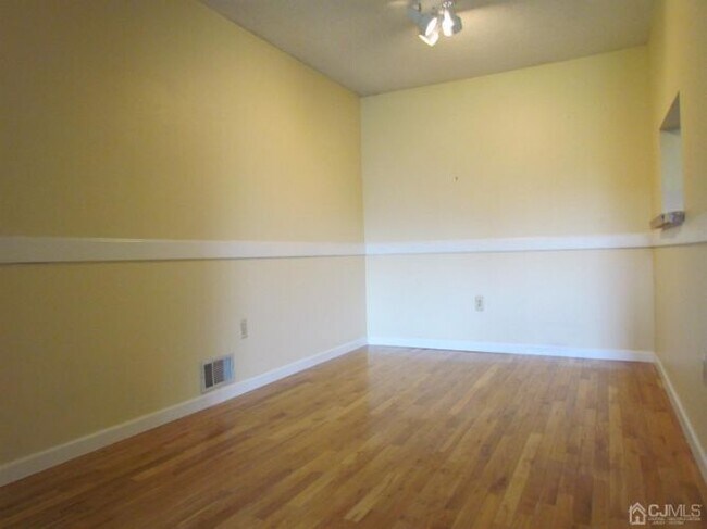 Building Photo - 371 Lancaster Ct