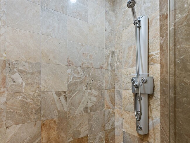 Foto del edificio - 653 E 2nd St