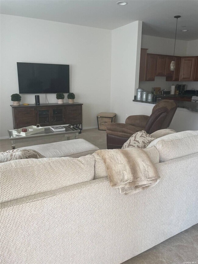 3 Jacqueline Way, North Babylon, NY 11703 Condo for Rent in North