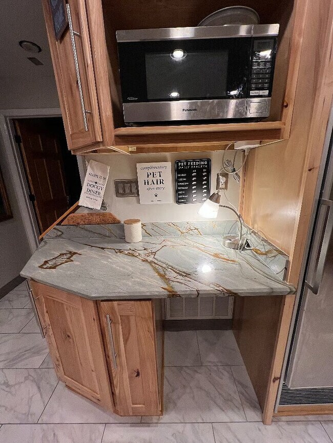 Foto del edificio - 106 Weatherstone Dr