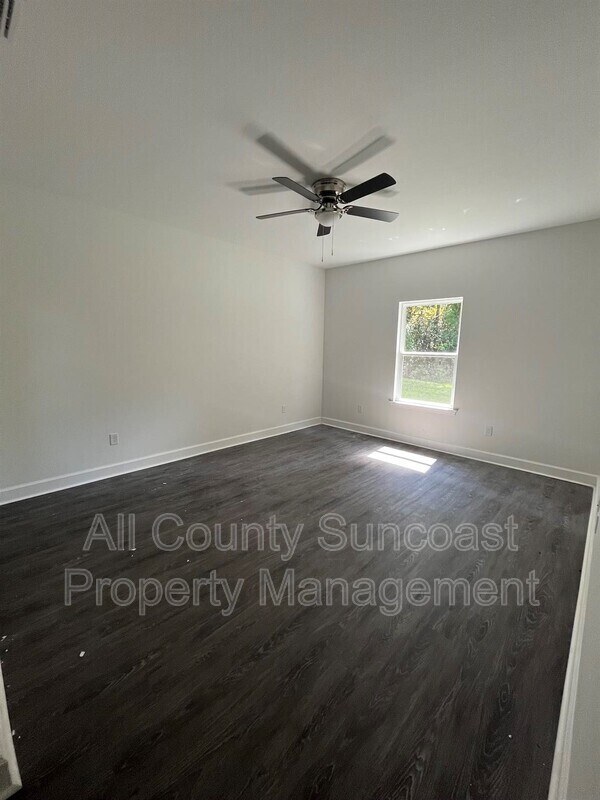 Building Photo - 365 Melrose Dr