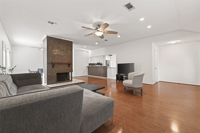 Foto del edificio - 1506 Apple Park Dr