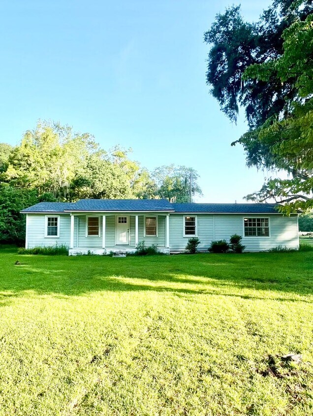Primary Photo - 4 bed 2 bath Effingham Home
