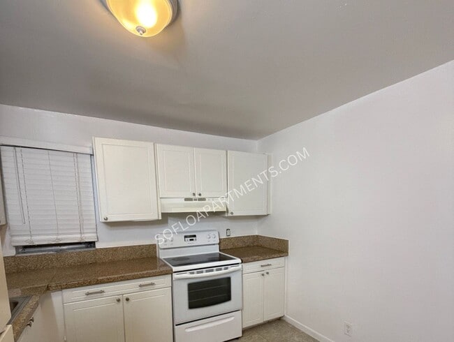 Foto del edificio - 3600 Riverside Dr