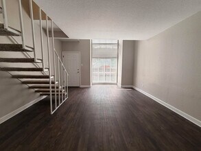 Building Photo - Casa Colinas Apartments