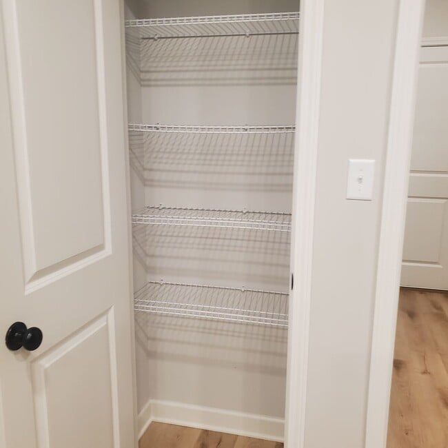 Building Photo - 6195 Clover Ct