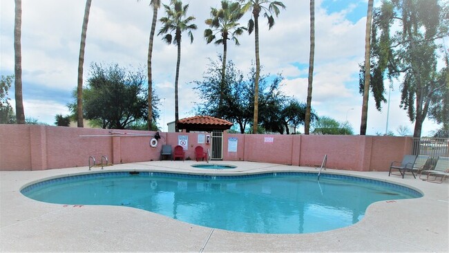 Foto del edificio - 1075 E Chandler Blvd