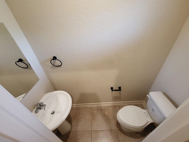Foto del edificio - 6930 Lakeview Dr.