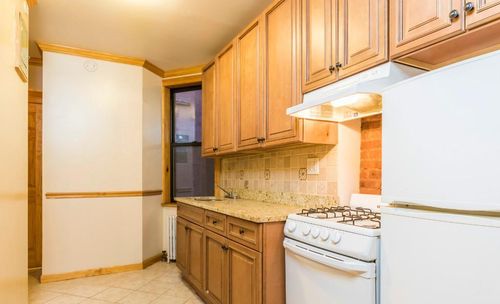 Foto del edificio - 92 E 7th St