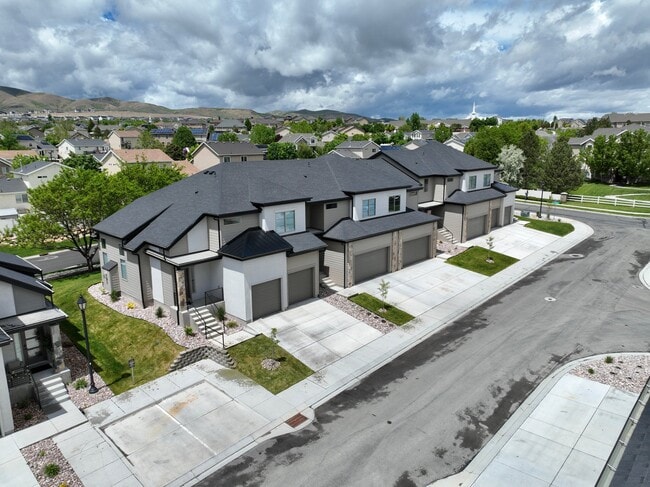 Building Photo - 2057 N Harvest Vlg Ln