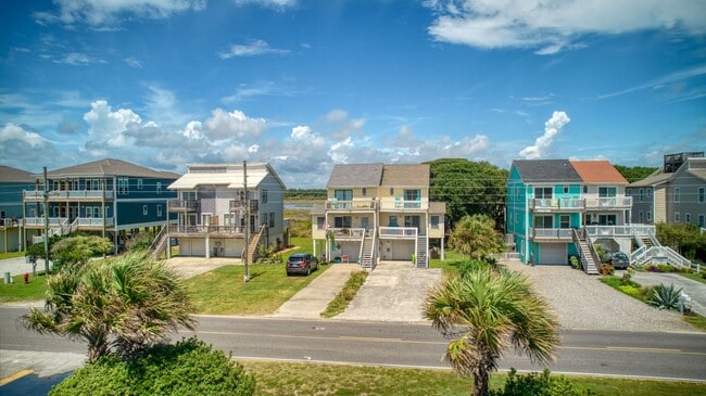 Building Photo - FULLY FURNISHED OFF-SEASON RENTAL STARTING MID-OCT