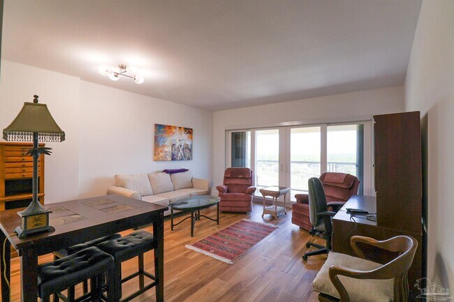 Foto del edificio - 825 Bayshore Dr