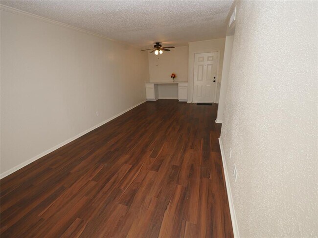 Foto del edificio - 2832 S Bartell Dr
