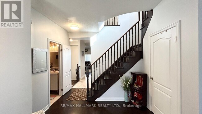 Building Photo - 10 Pearcey Cr
