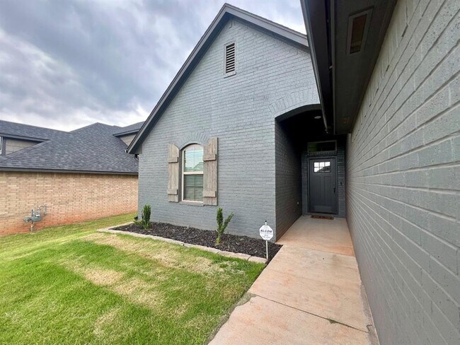 Building Photo - 9333 SW 42nd St