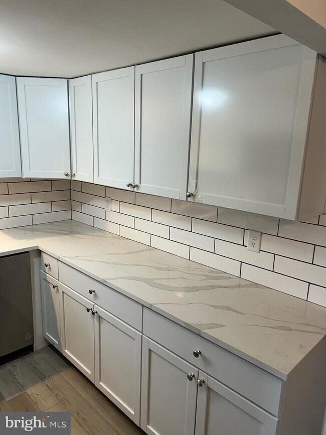 Building Photo - 1043 Main St