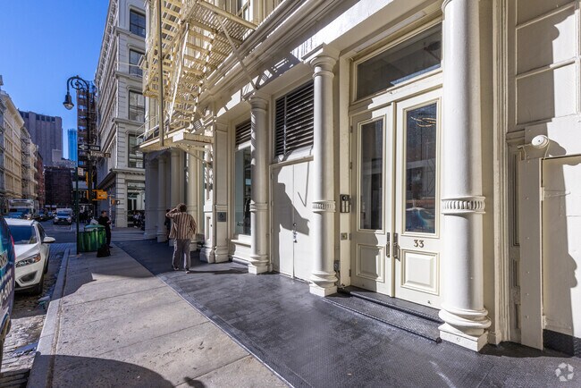 Entrada - 33 Greene St