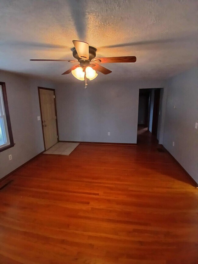 Foto del edificio - 1159 S Main St