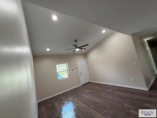 Foto del edificio - 3075 E 23rd St