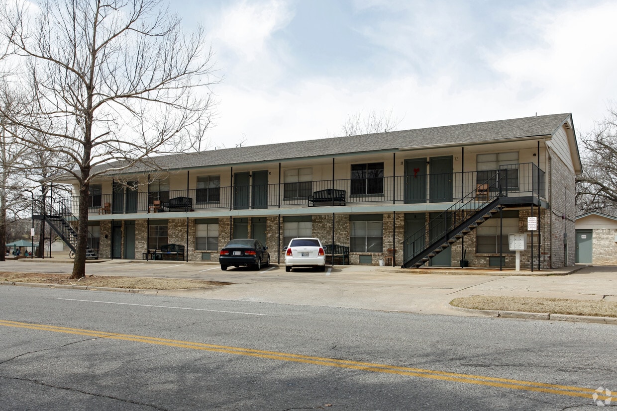 Building Photo - 2801 N Robinson Ave